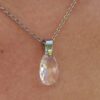 Collier pendentif poire transparent